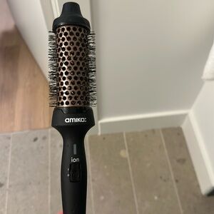 Amika thermal brush